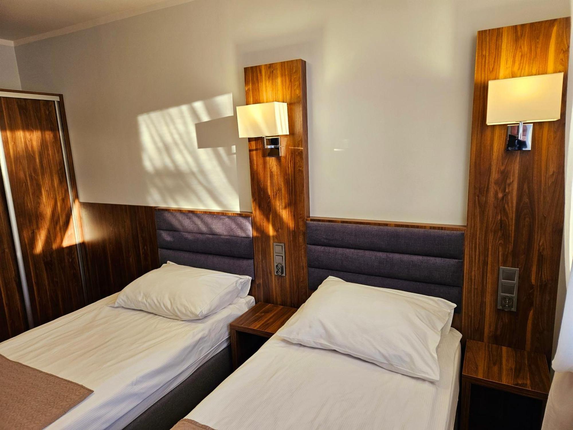 Hotel Hawana บิดกอชซ์ ภายนอก รูปภาพ