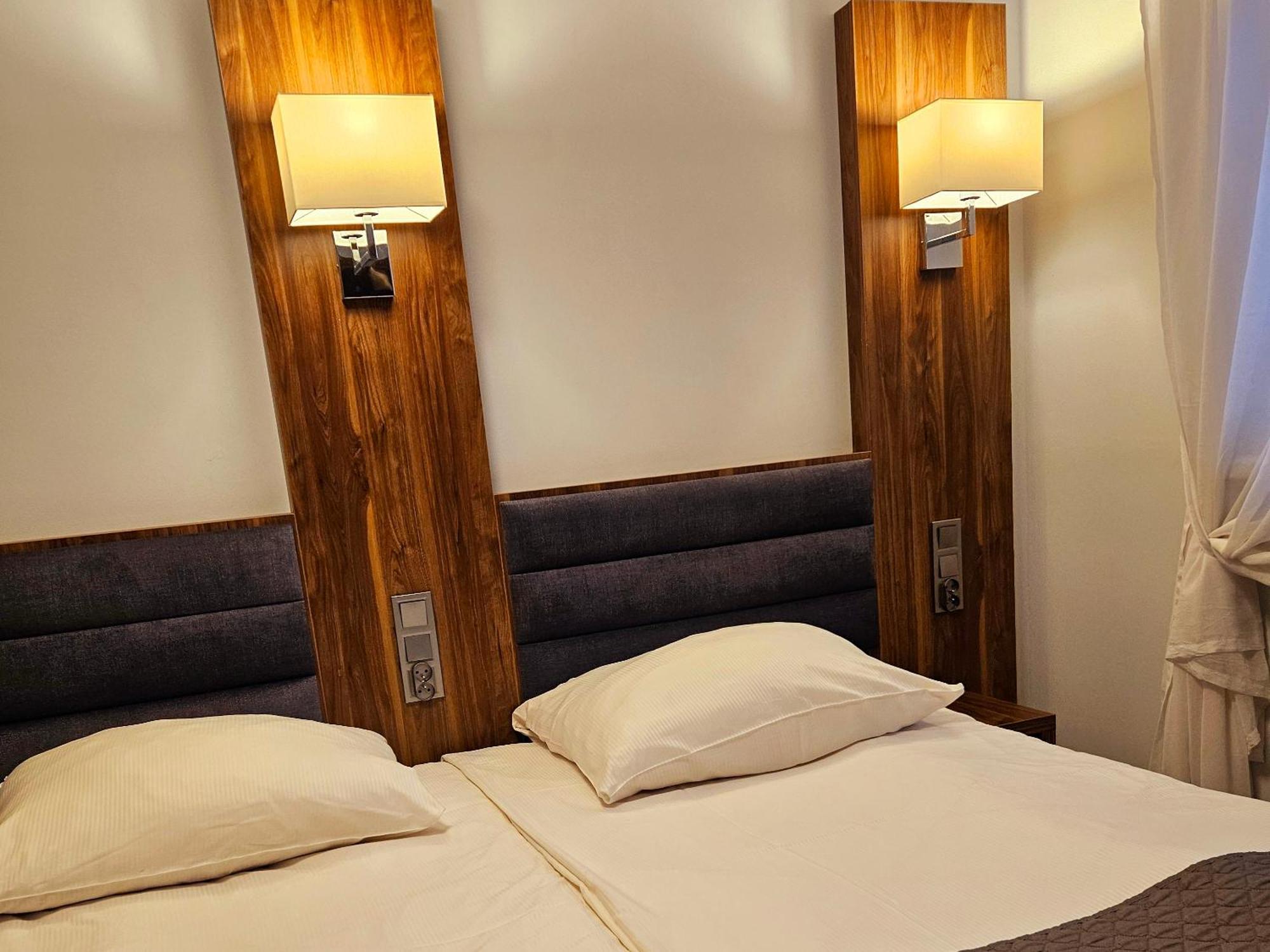 Hotel Hawana บิดกอชซ์ ภายนอก รูปภาพ